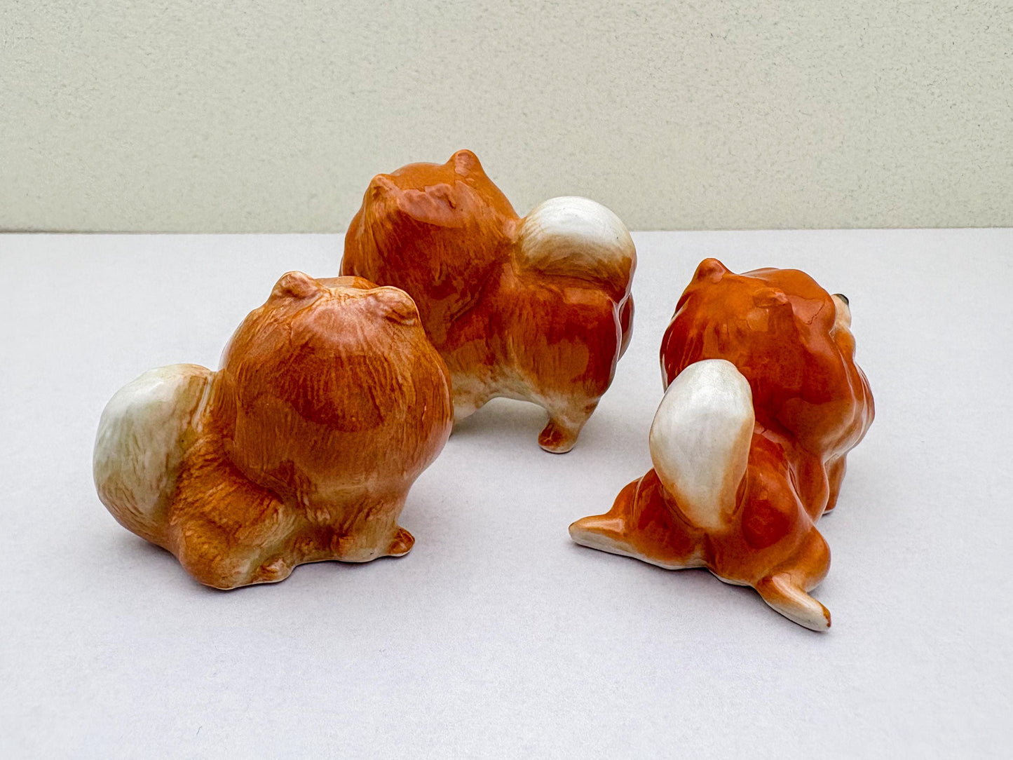 Orange Pomeranian Ceramic Dog Figurines Trio – Hand-Painted Miniatures for Animal Lovers, Cute Gifts, or Home & Office Decoration