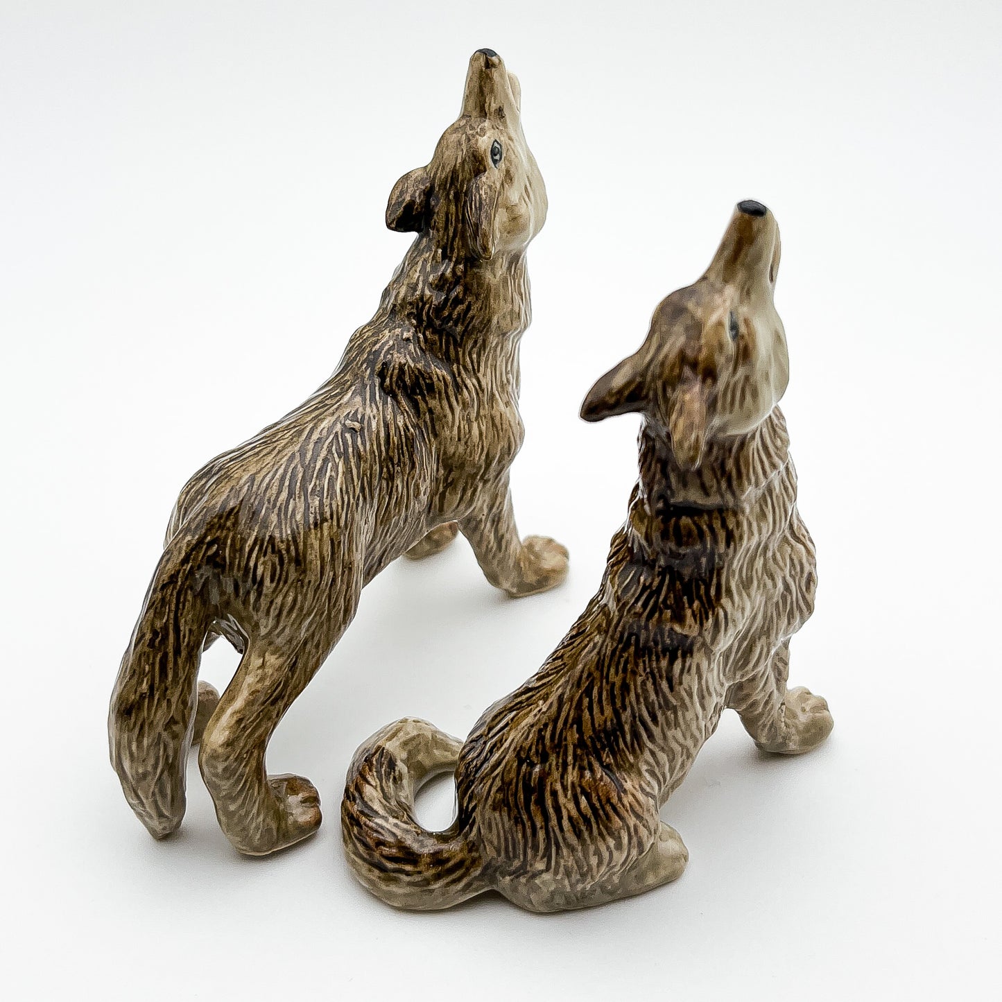 2 Wolves