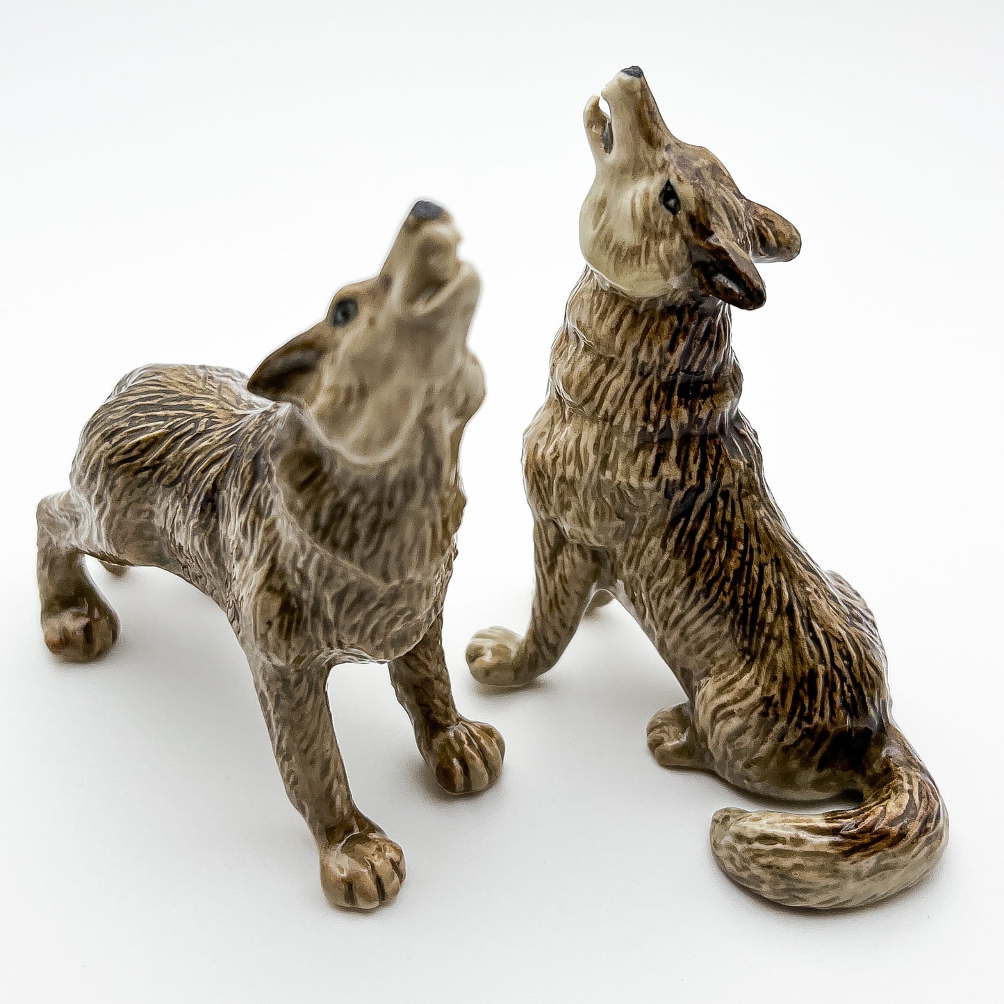 2 Wolves