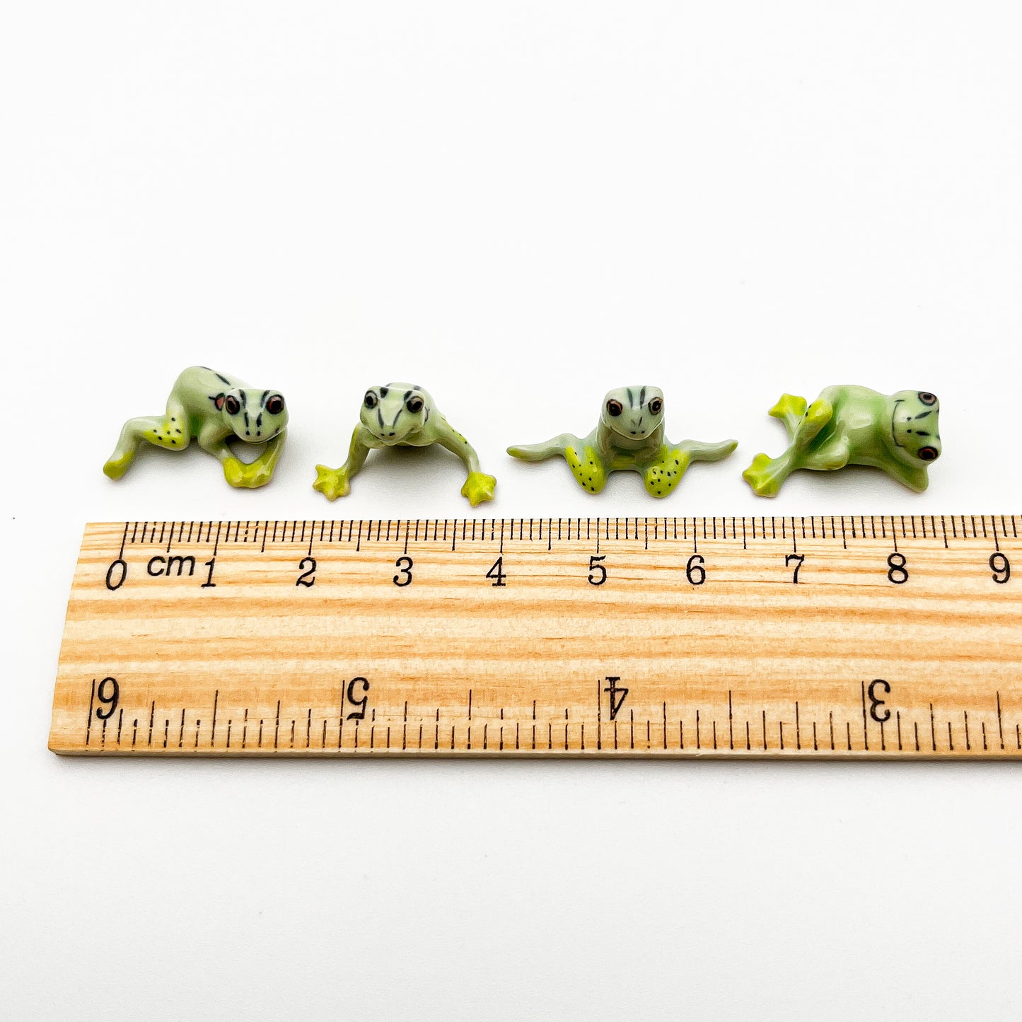 4 Tiny Frogs