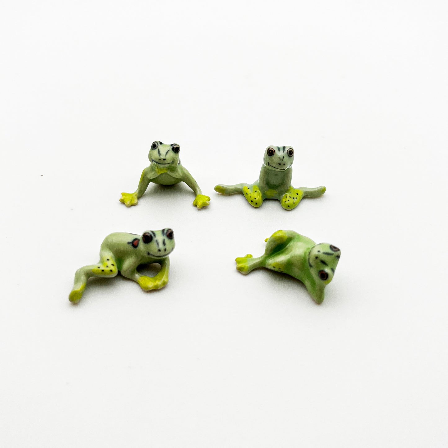 4 Tiny Frogs