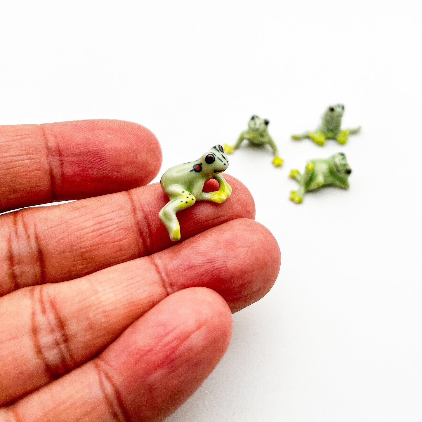4 Tiny Frogs