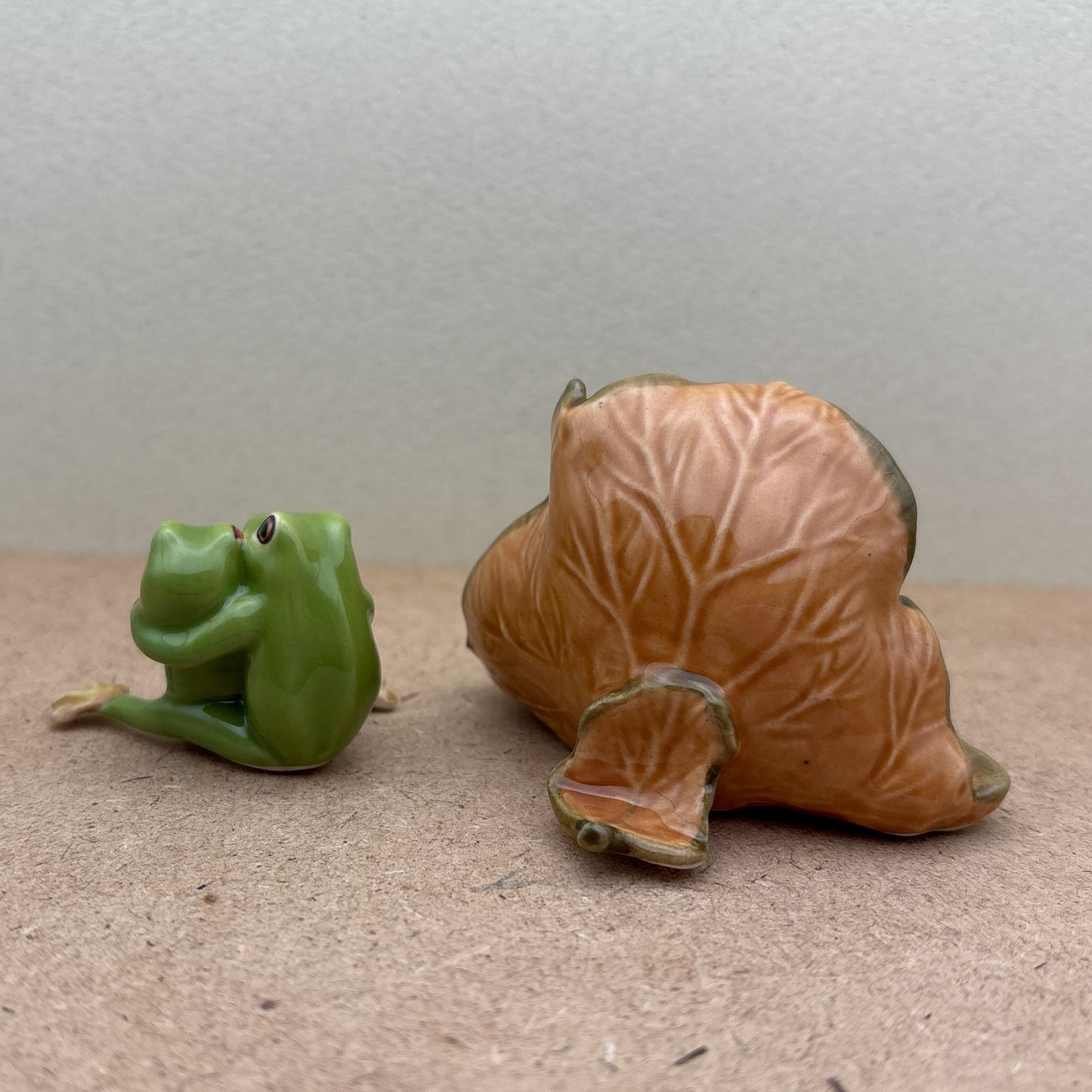 2 Frog Lovers on the leaf