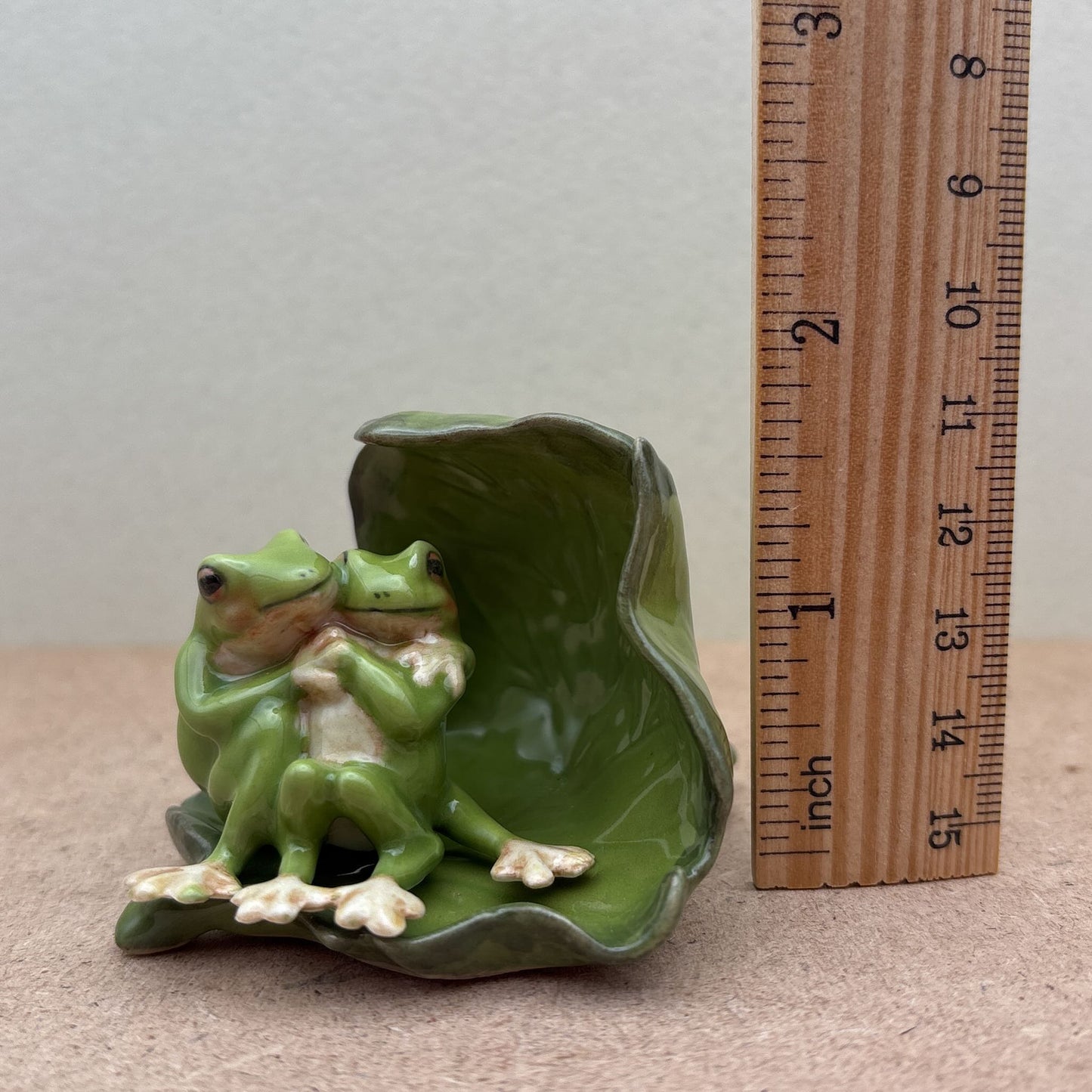 2 Frog Lovers on the leaf