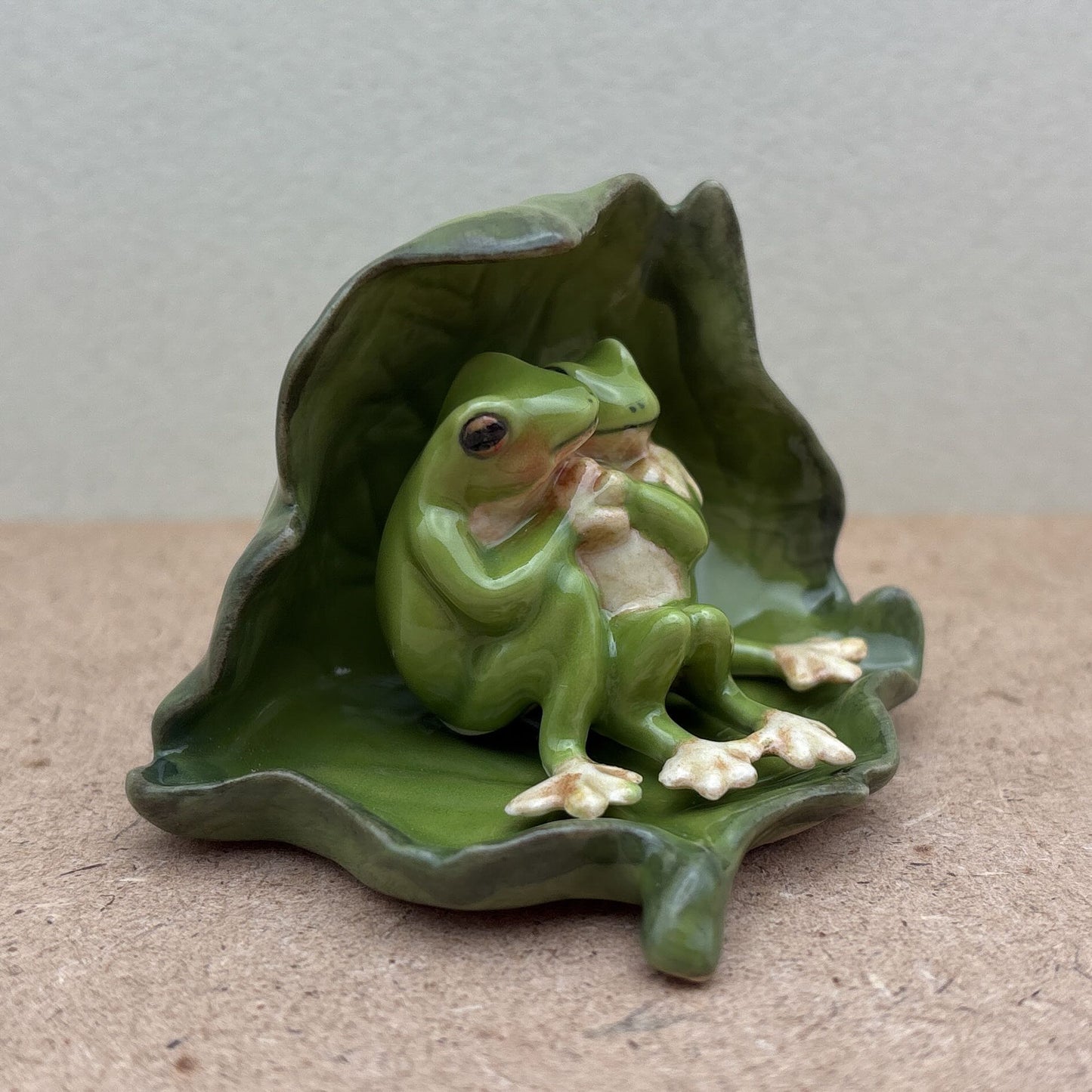 2 Frog Lovers on the leaf