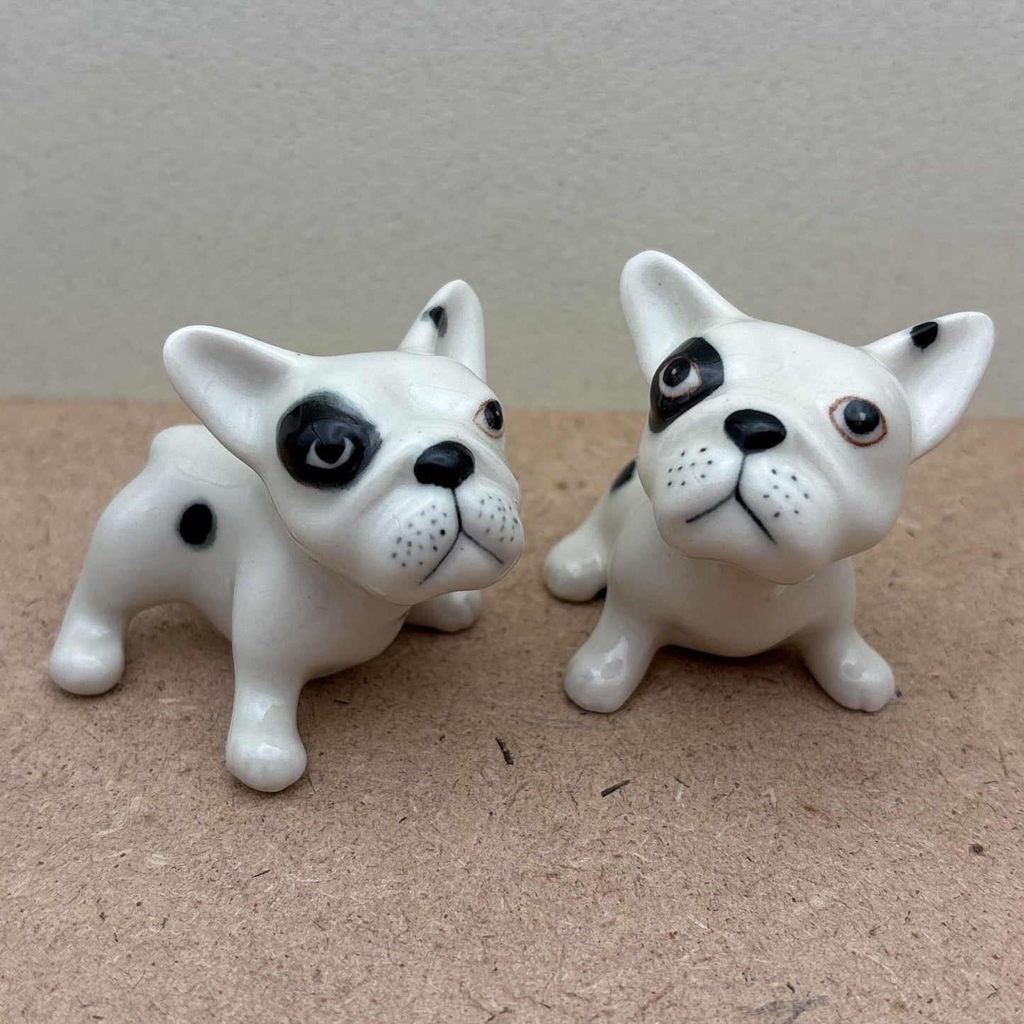2 French Bulldogs