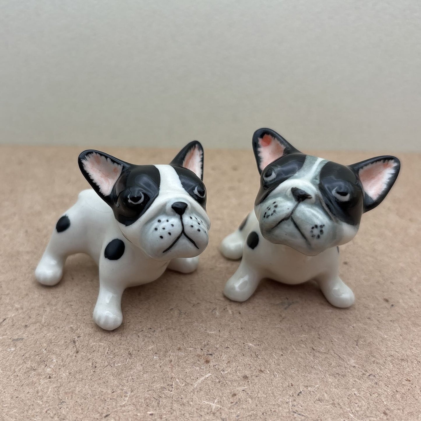 2 French Bulldogs