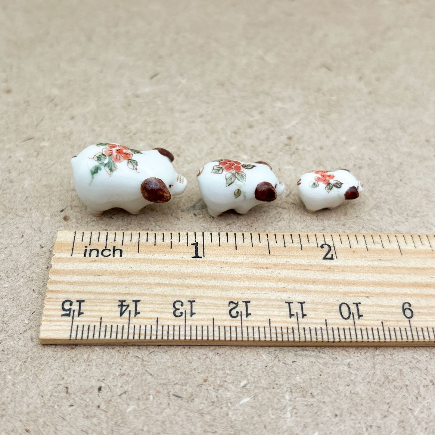 3 Tiny Pigs