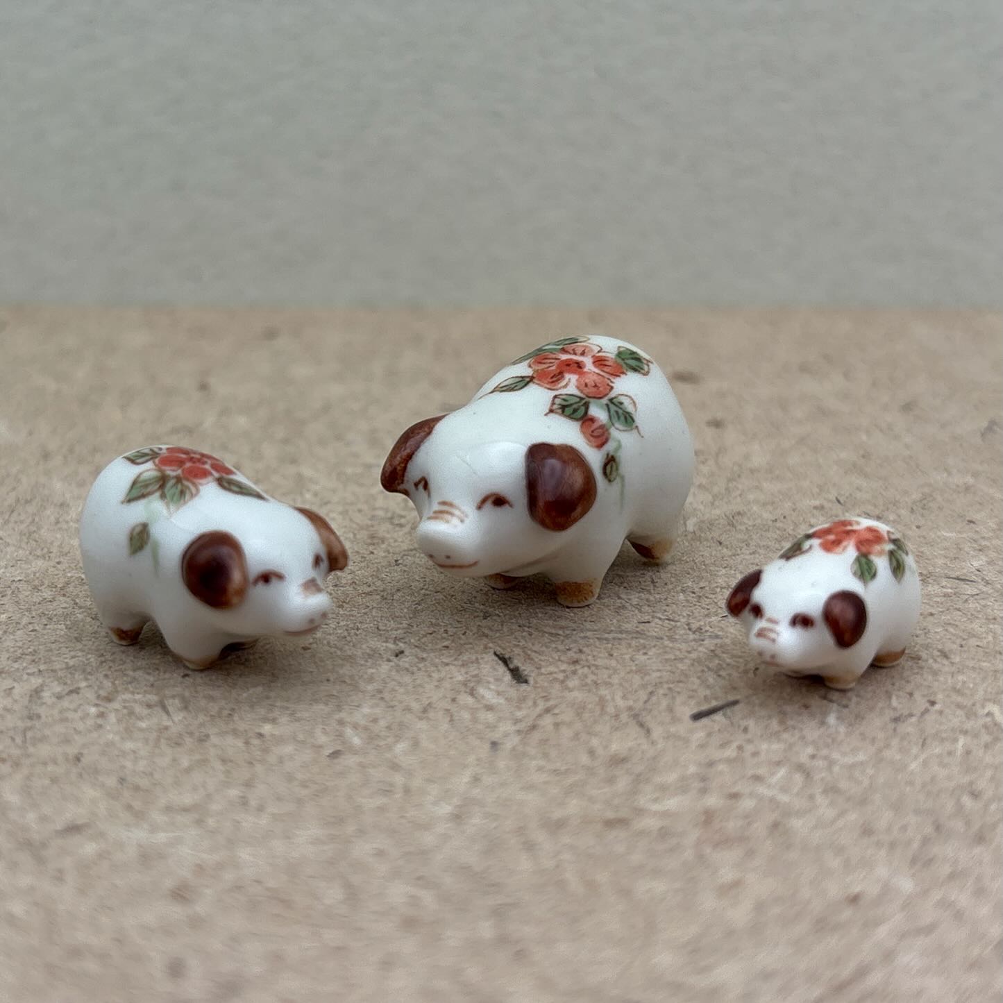 3 Tiny Pigs