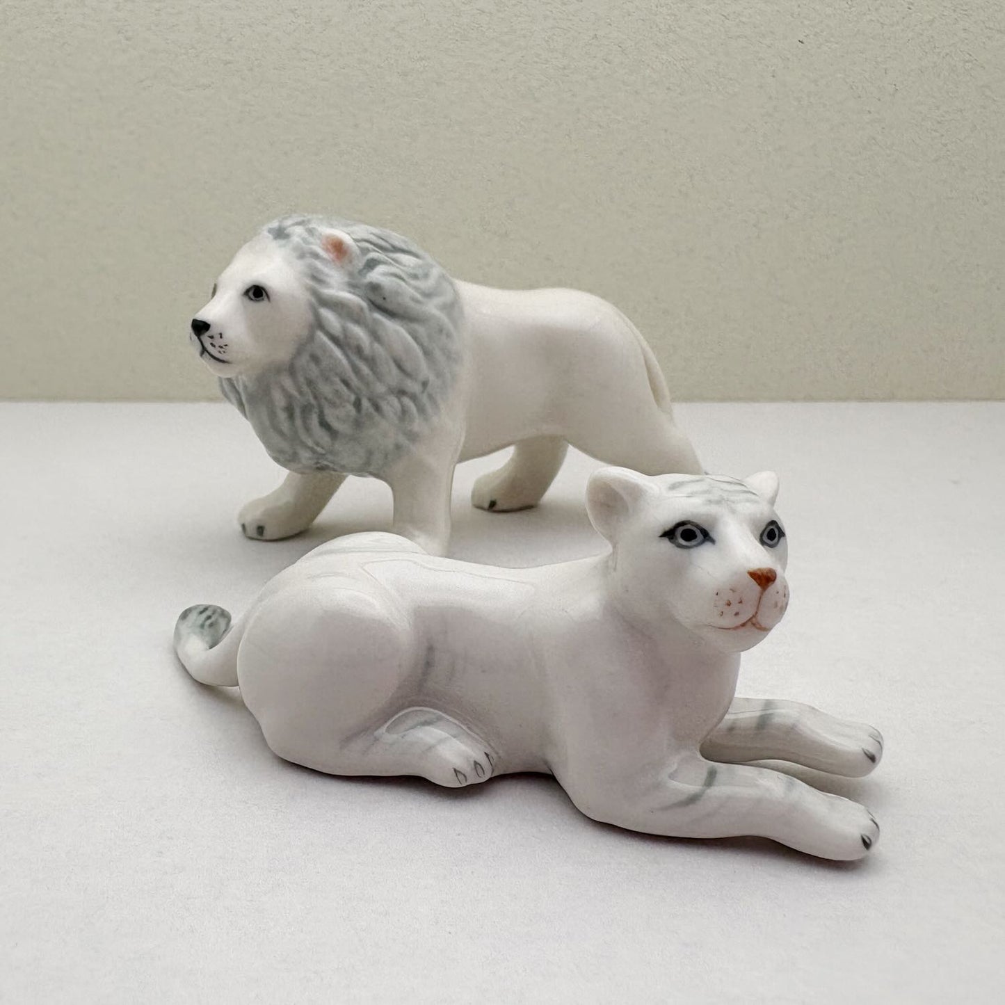Regal Lion & Lioness Set