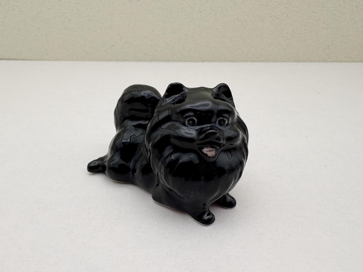 Adorable Ceramic Pomeranian Figurine Set – 3 Black Dog Sculptures for Animal Lovers, Collectors, and Elegant Home Decorations