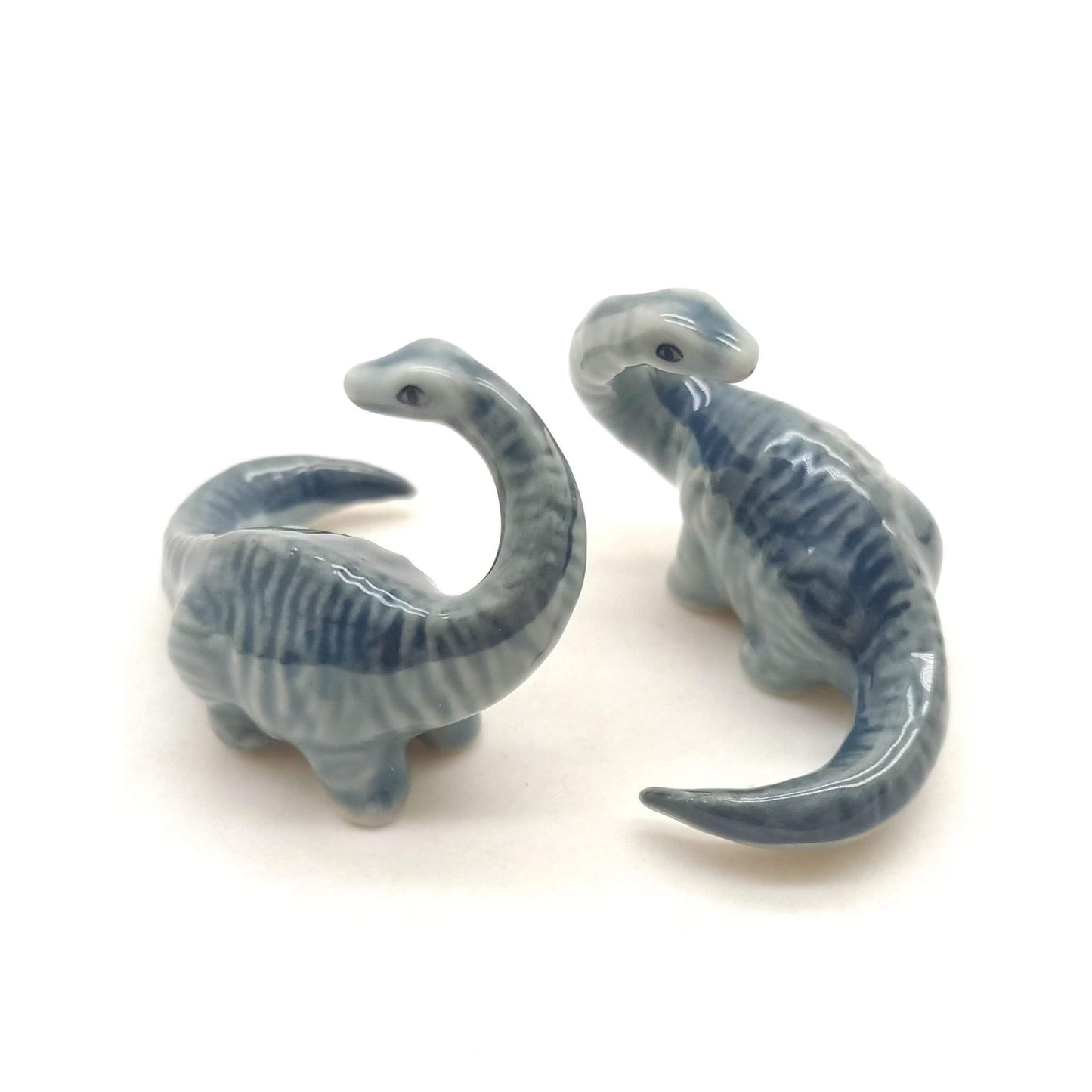 2 Brontosaurus Dinosaurs