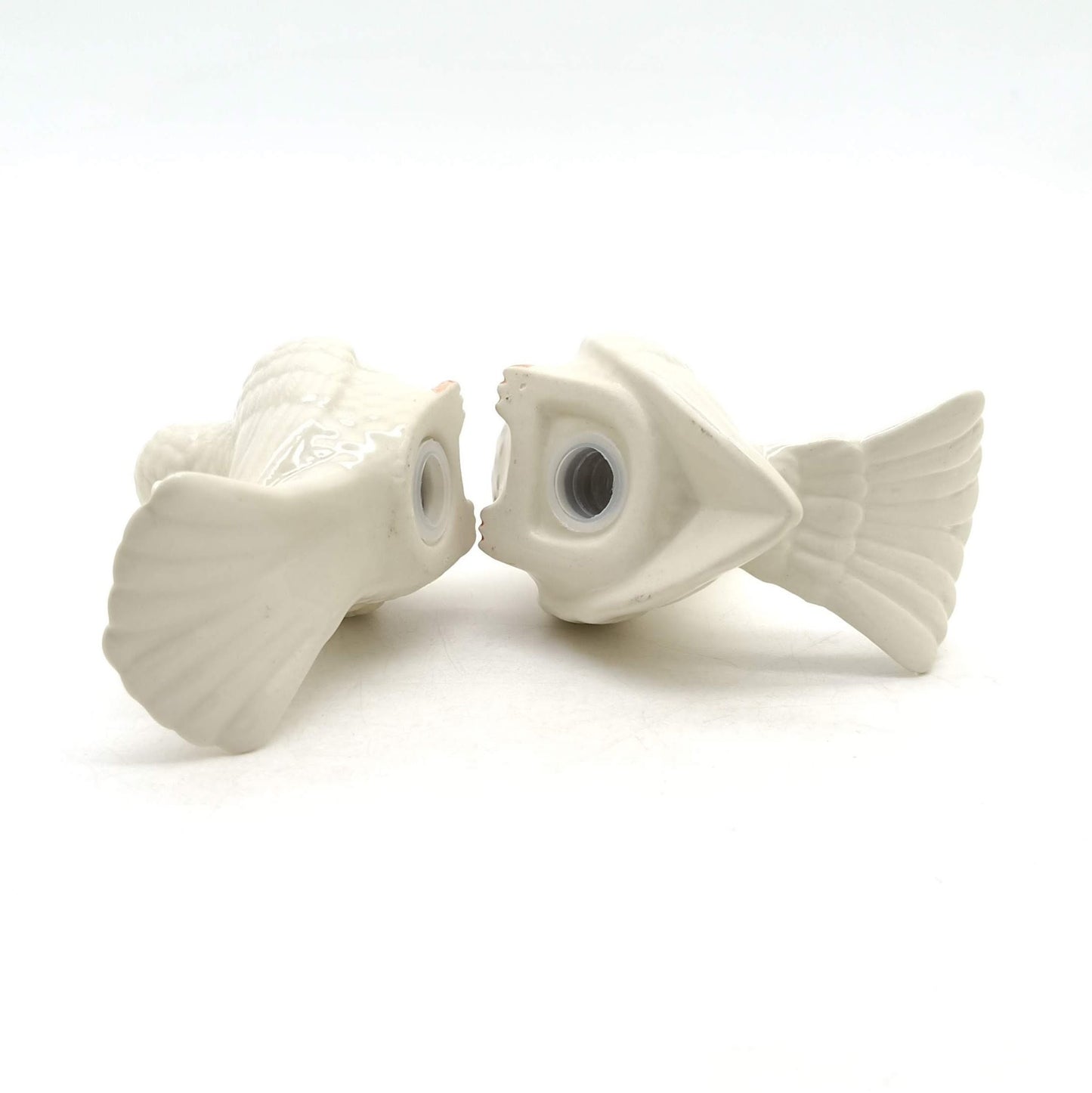 2 Pigeon Bird Figurines Ceramic Salt & Pepper Shakers