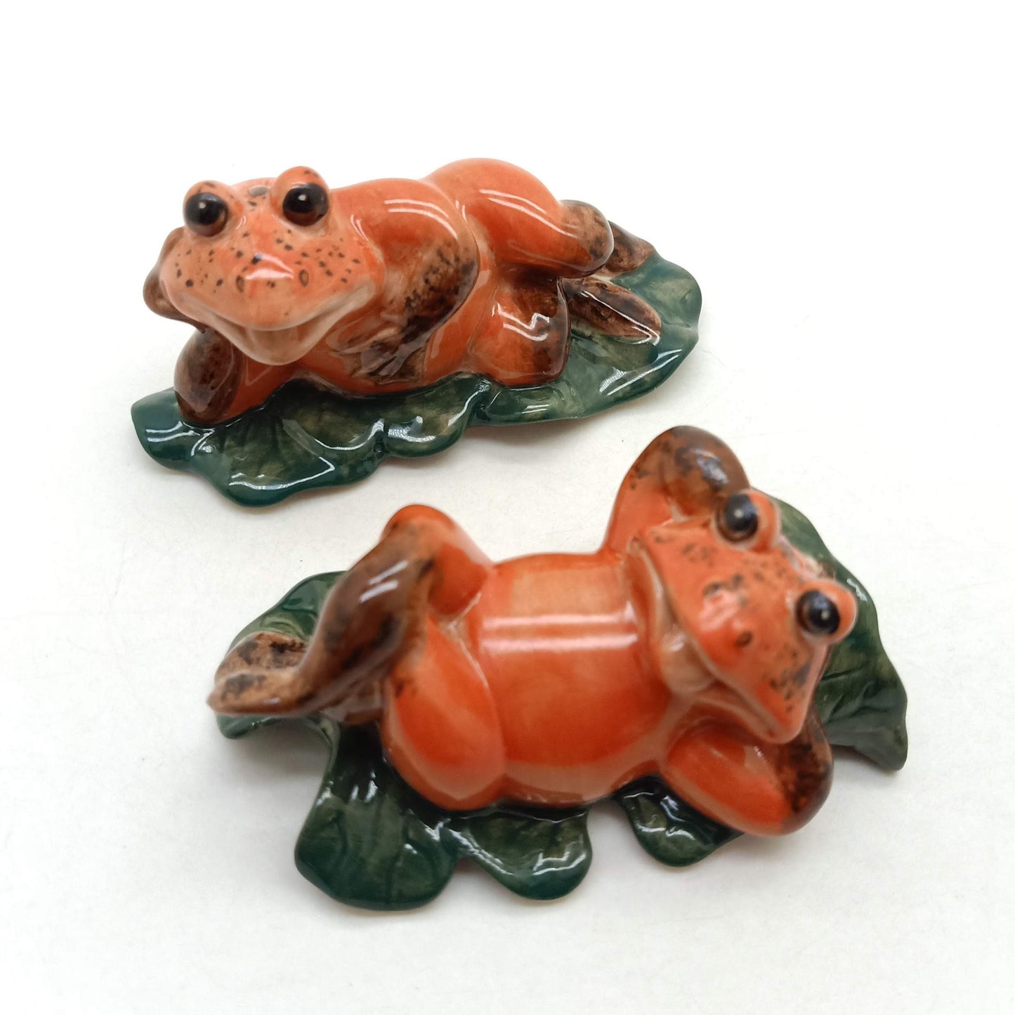 2 Frog Ceramic Figurine Salt Pepper Shaker Statue