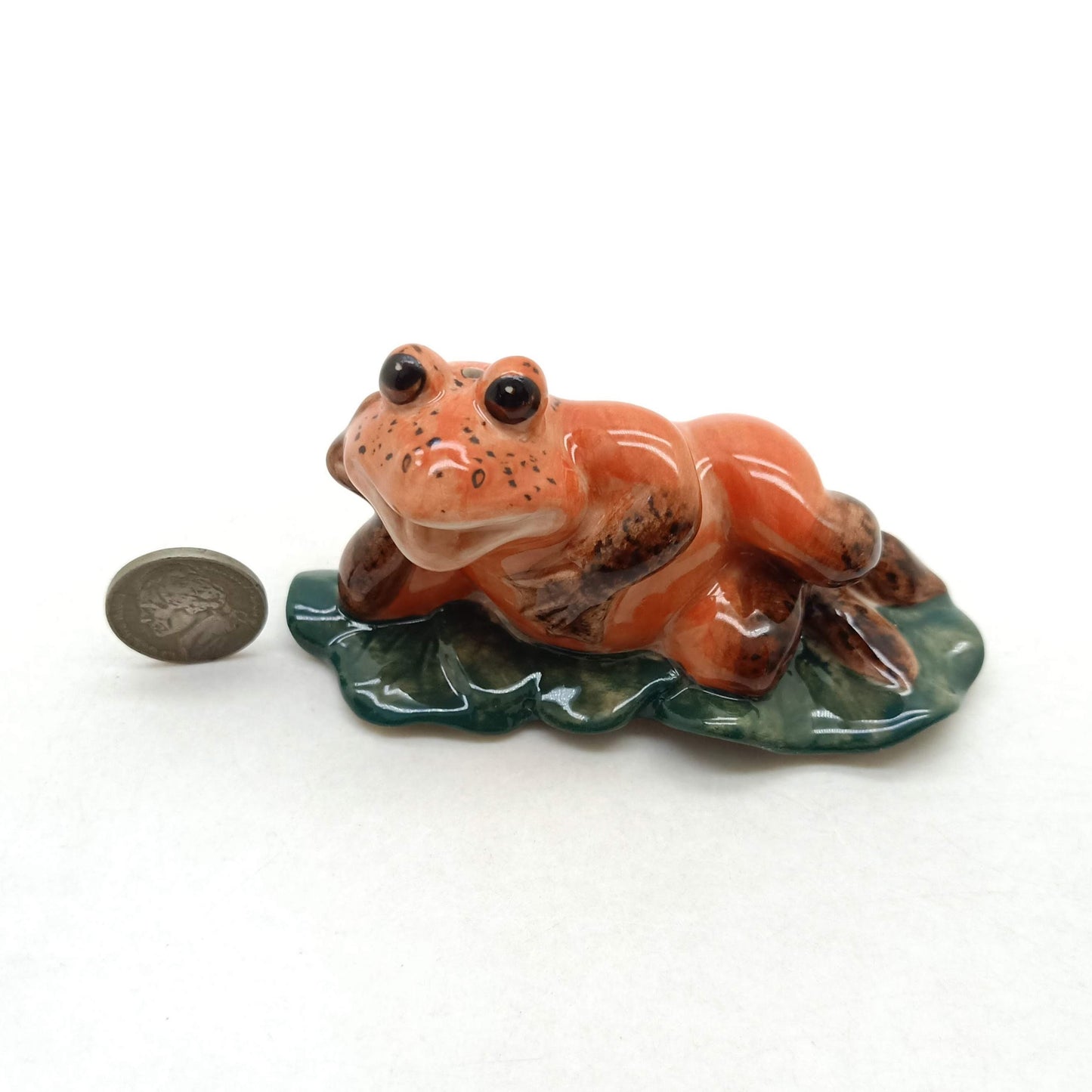 2 Frog Ceramic Figurine Salt Pepper Shaker Statue