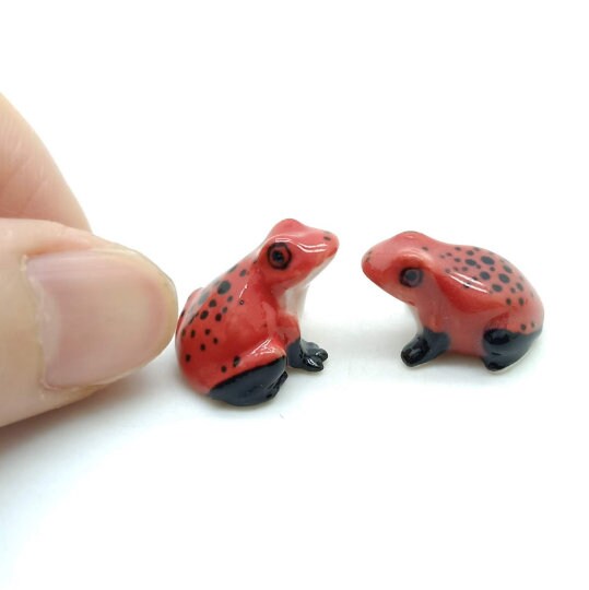 Pair of 2 Tiny Frogs