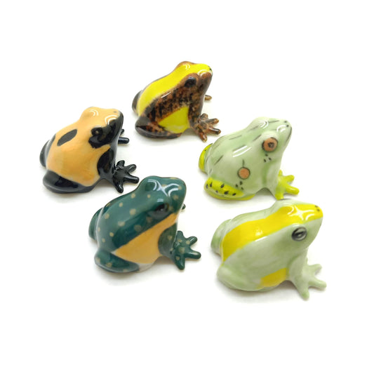 5 Frogs Figurines