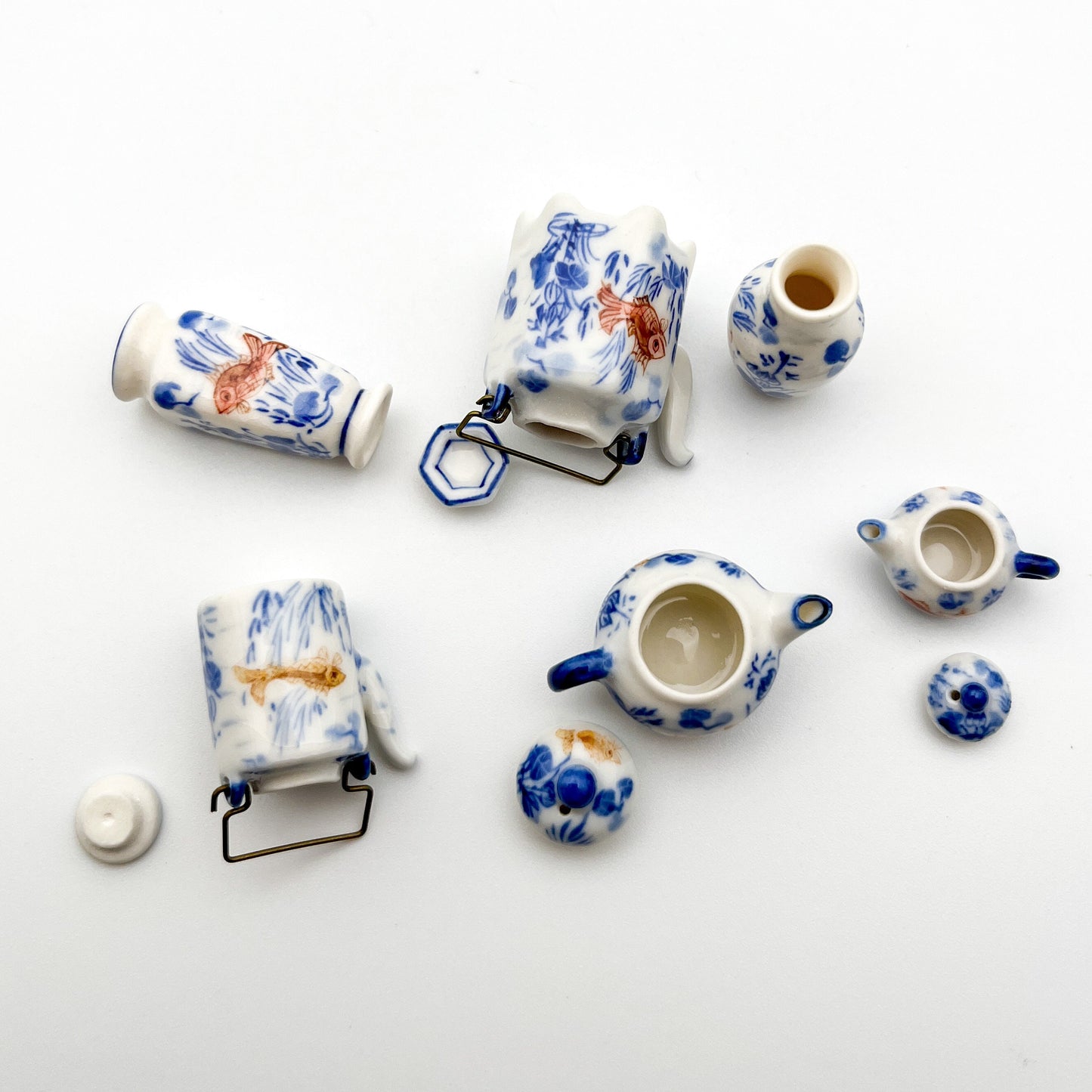 Antique Old China Fish Grass Pattern Teapots and Vases