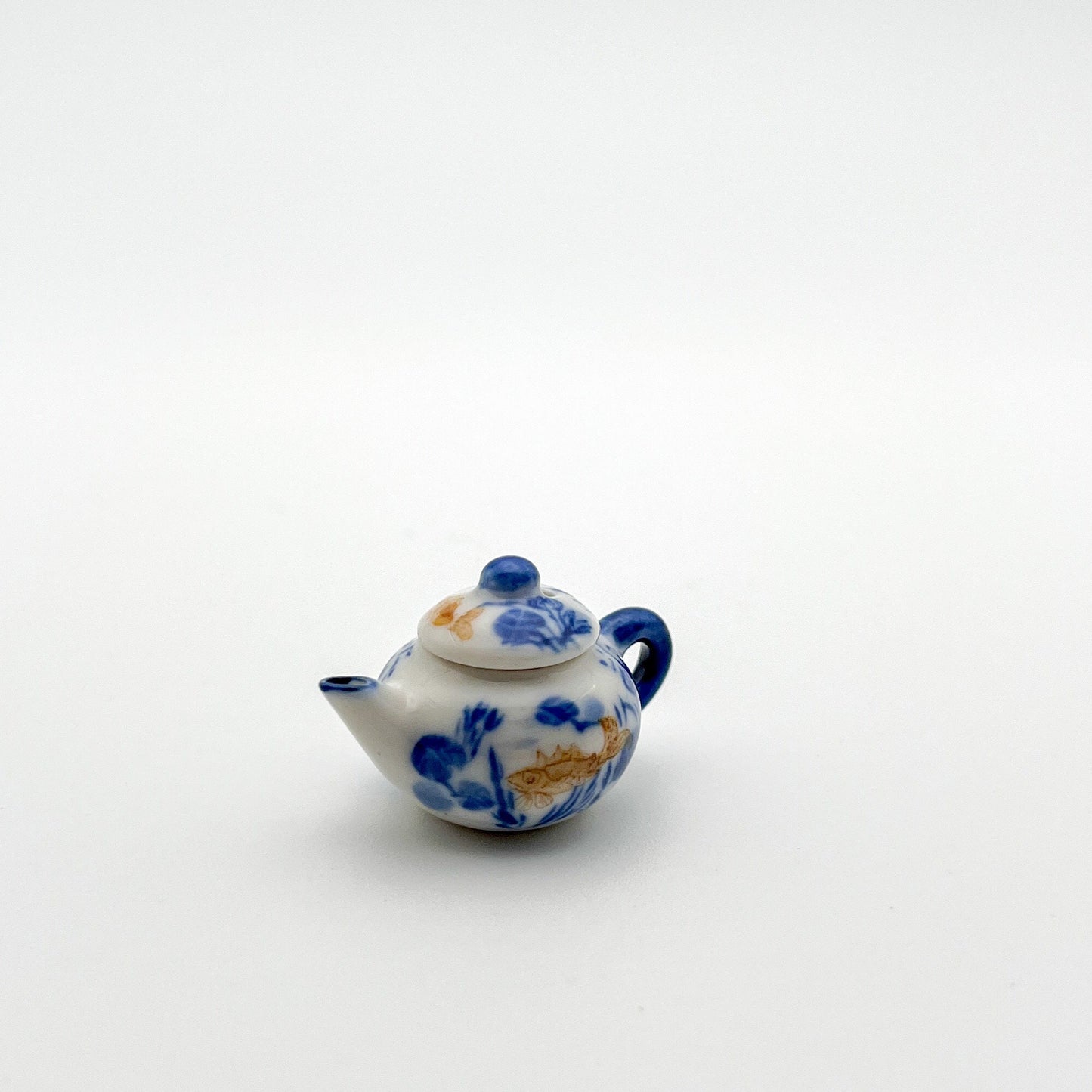 Antique Old China Fish Grass Pattern Teapots and Vases