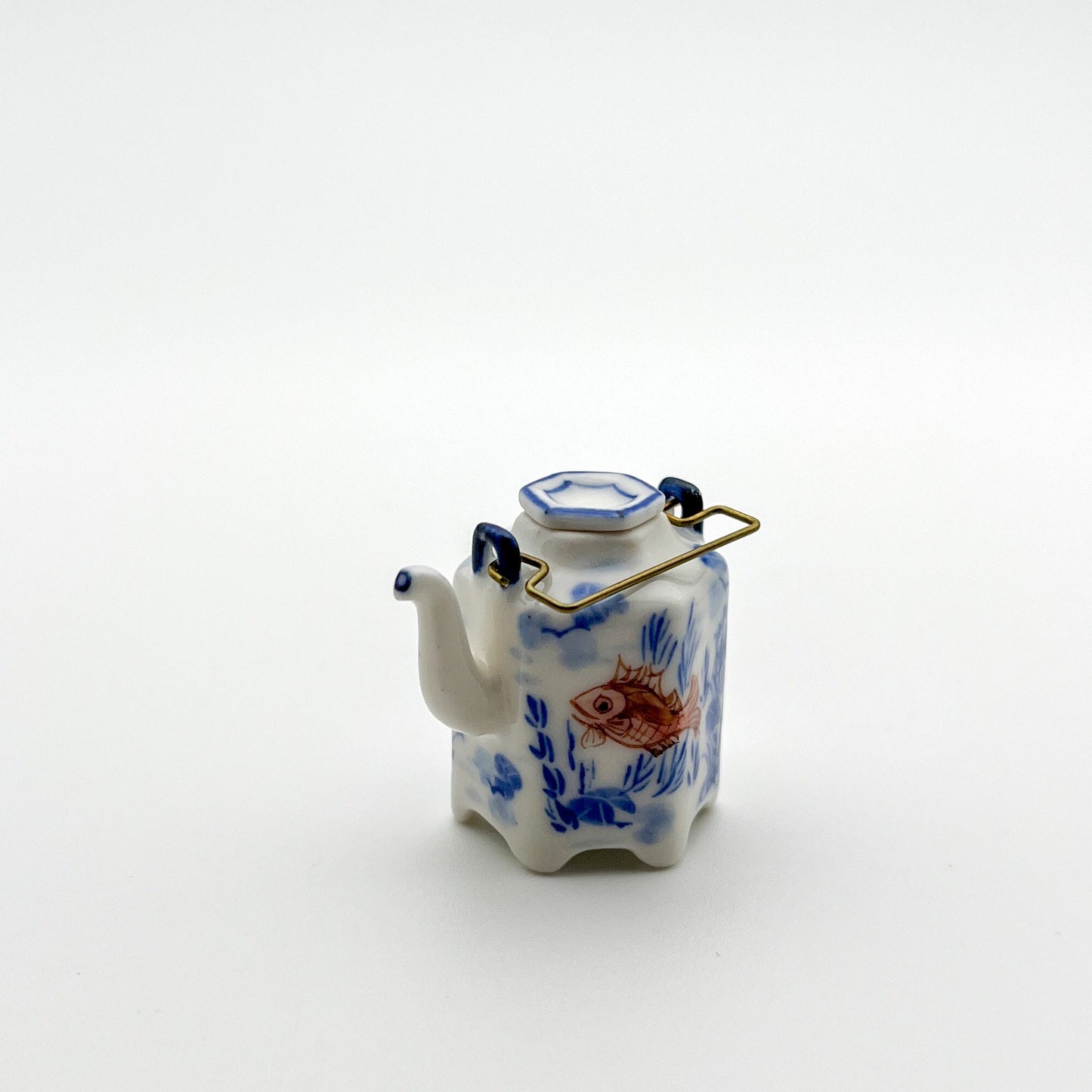 Antique Old China Fish Grass Pattern Teapots and Vases