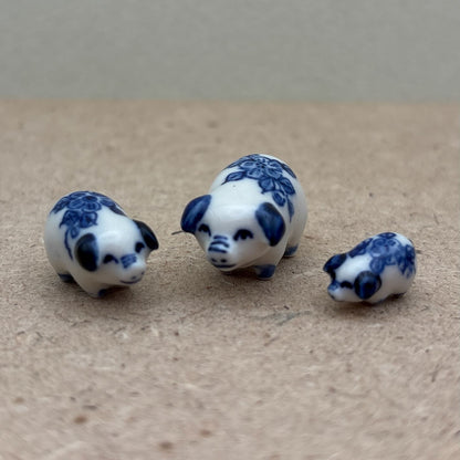 3 Tiny Pigs